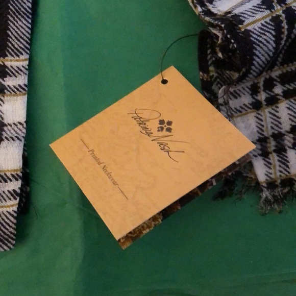 Patricia Nash Black & White Plaid Scarf 100% Viscose Fringed Edges OS NWT - Picture 5 of 13